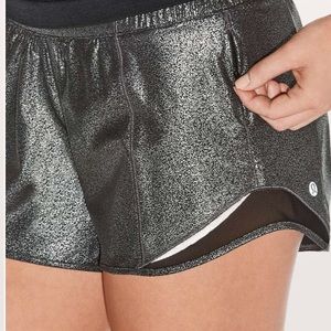 LULULEMON HOTTY HOT SHORT II...SiZE 4